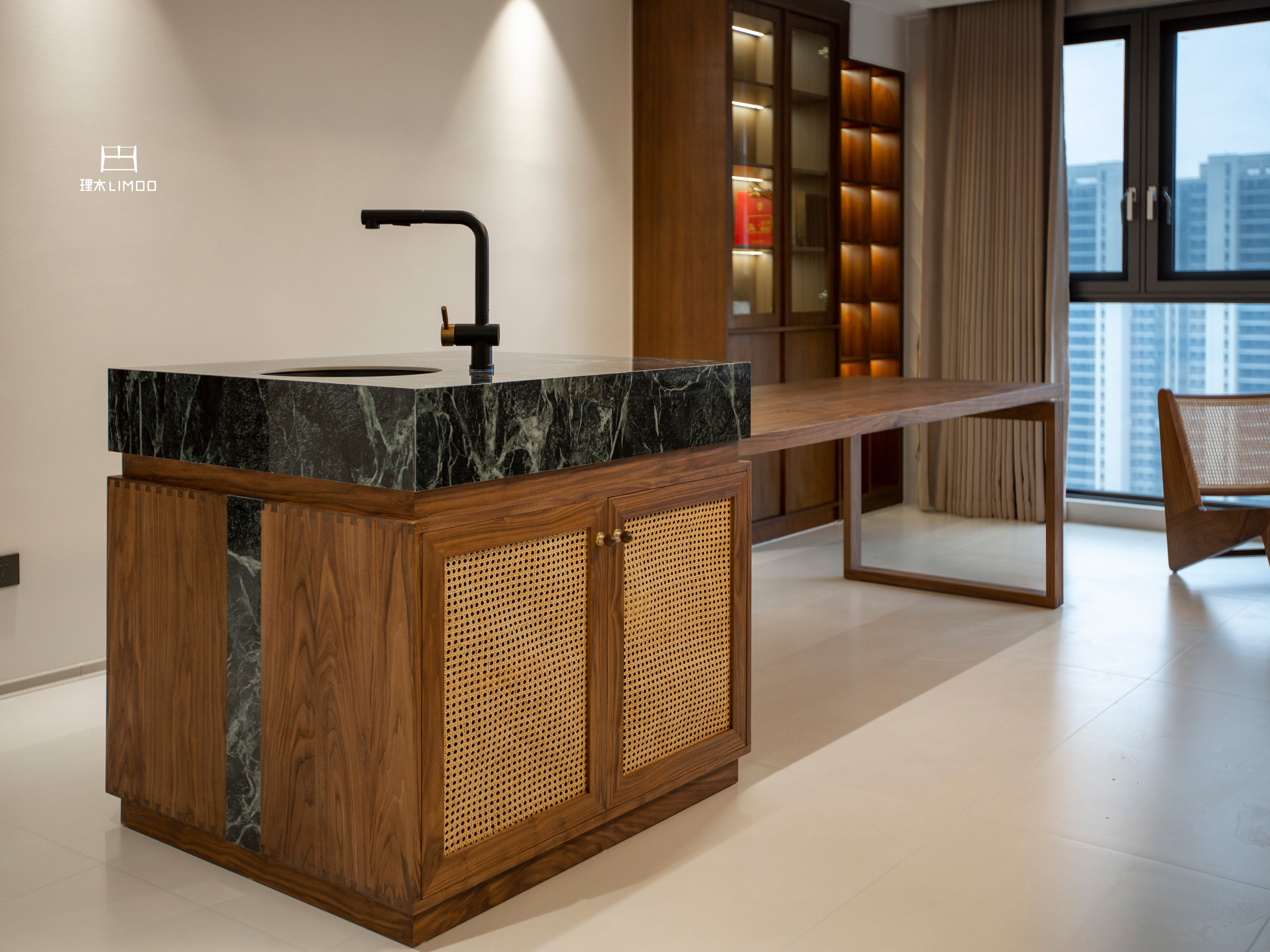 黑胡桃中岛餐桌