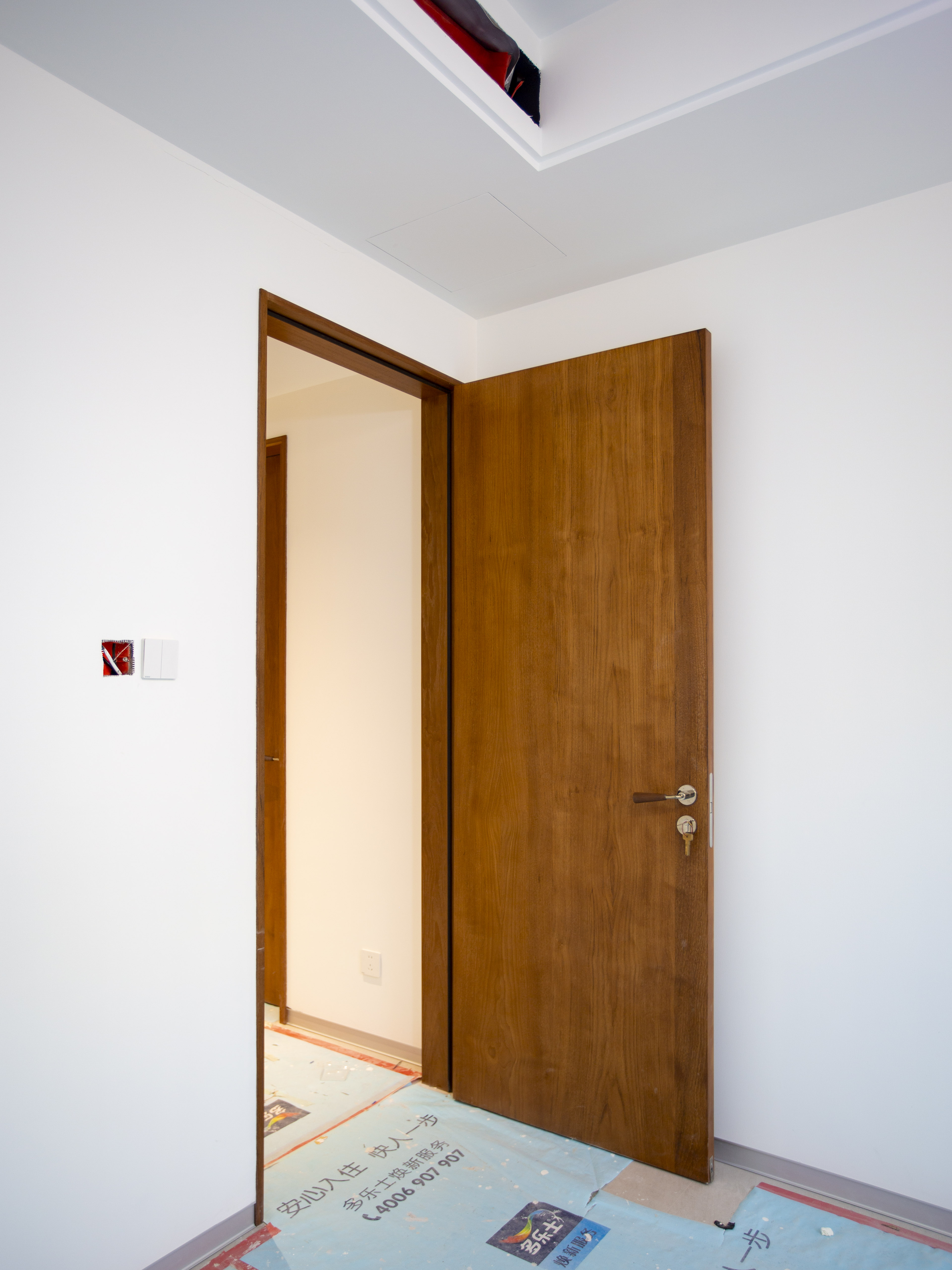 柚木原木窄边框平开门